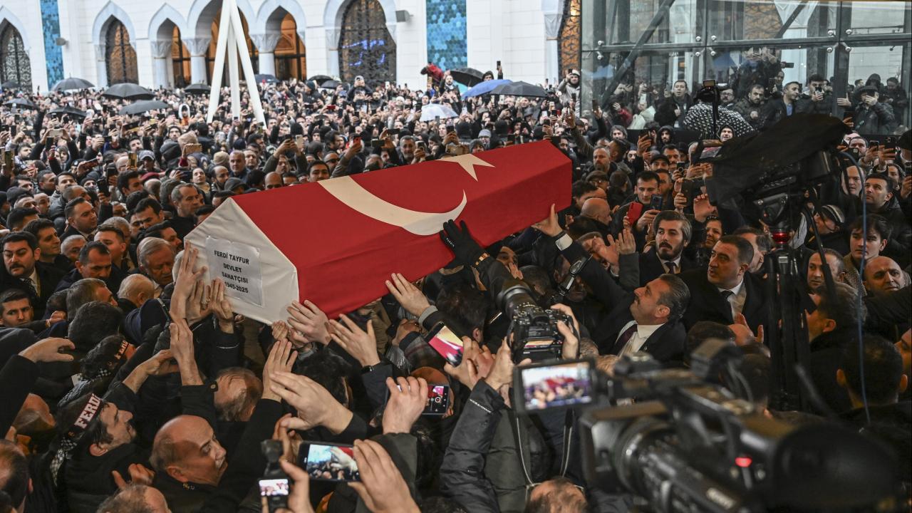 Ferdi Tayfur'un vefatı müzik dünyasını yasa boğdu