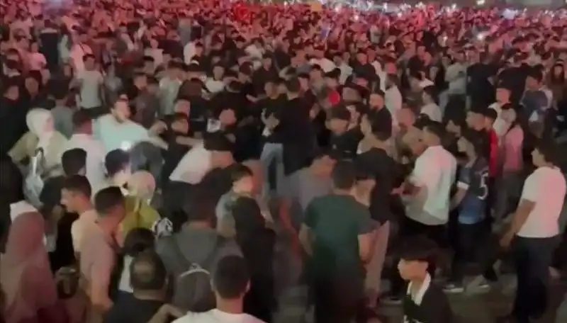 Konser Etkinliğinde Bıçaklı Kavga: Üç Kişi Yaralandı!