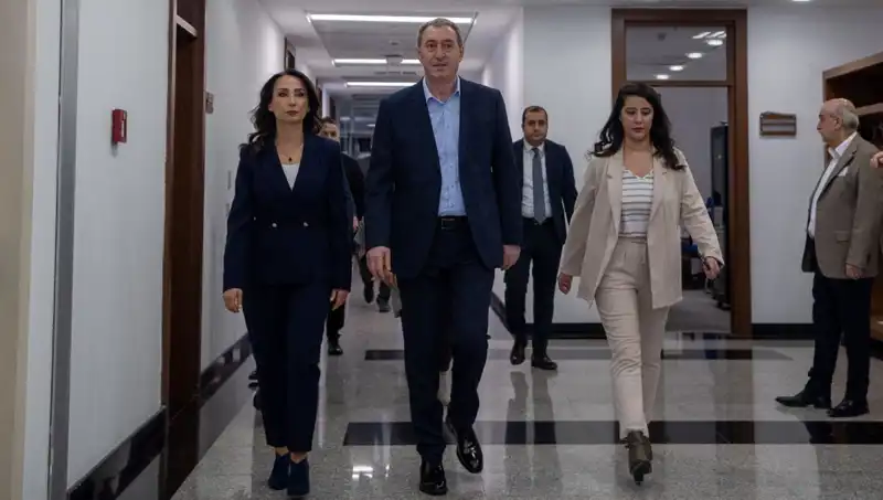 DEM Parti Heyeti Siyasi Tura Çıkıyor: Bugün Önemli Görüşmeler Kapıda!