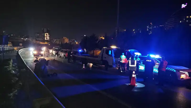 TEM Otoyolu'nda Şok Edici Kaza: Yolun Ortasında Yatan Kişi Metrelerce Sürüklendi