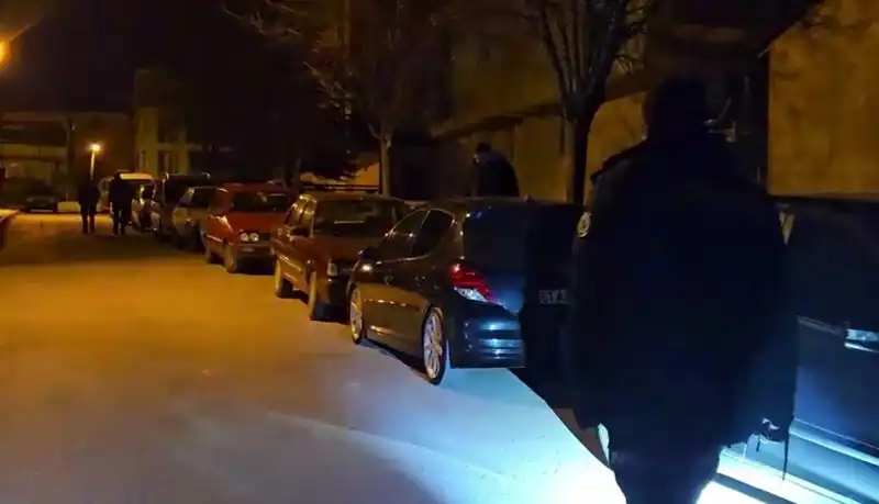 Park Halindeki Araçları Çizen Hırsızlar Kameralara Yansıdı!