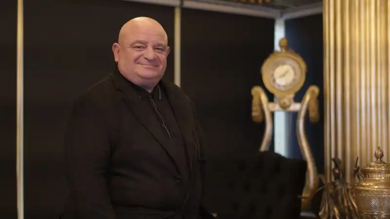 Moiz Mitrani: Tekstilden Finansa Uzanarak Başarıyı Yakalayan Girişimci