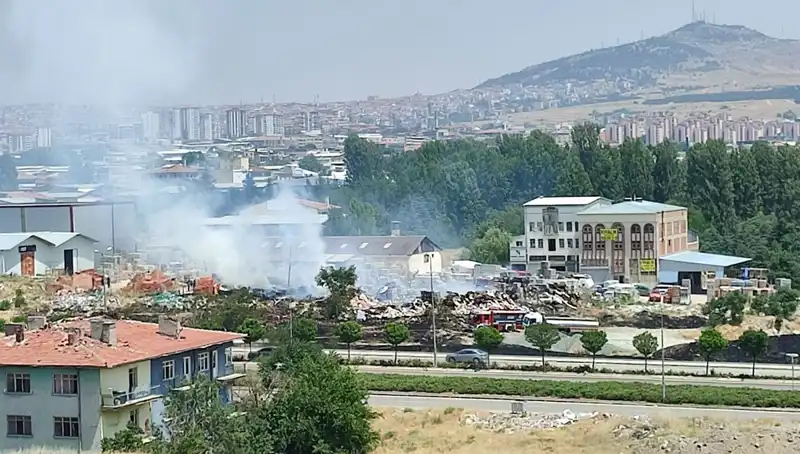 Otluk Alanda Başlayan Yangın, Depoyu Alev Alev Sarardı!