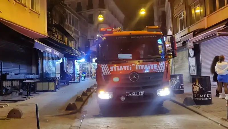 Beyoğlu’nda Korkutan Olay: Asansör Boşluğuna Düşen Müşteri Yaralandı
