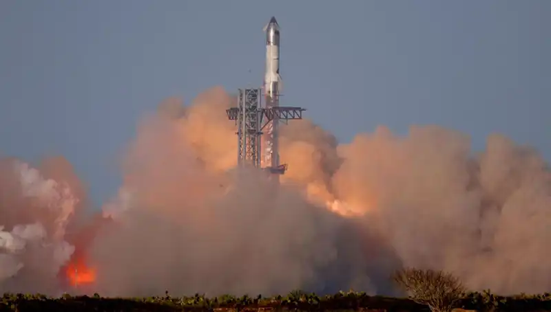 SpaceX, Uzay Roketinde Tarihi Bir Adım Atarak Starship’in 8. Uçuş Testini Gerçekleştirdi