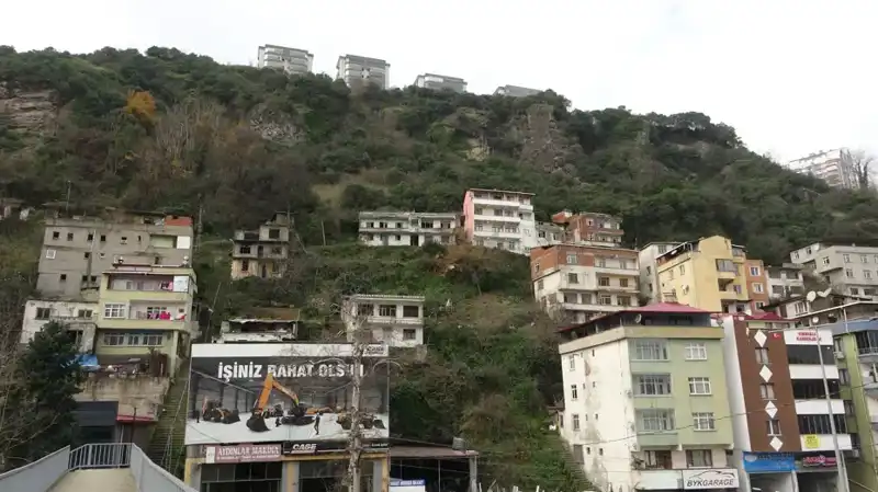 Trabzon'da Yaşanan Korkunç Durum: 17 Yıldır Ölümle Yüz Yüze Olan Mahalleye Çözüm!