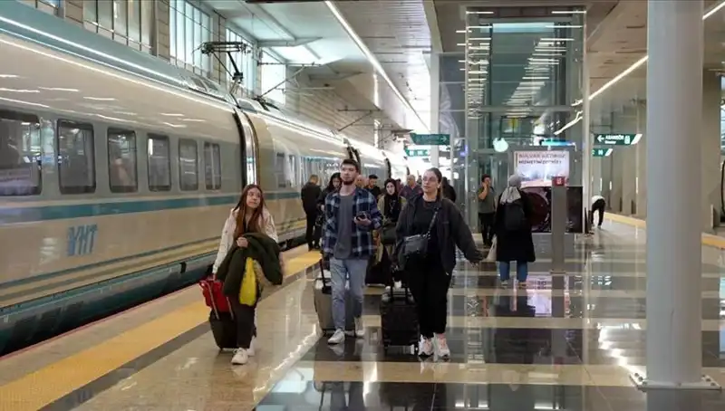 Yüksek Hızlı Tren Seferlerine Ek Sefer Müjdesi Geldi!