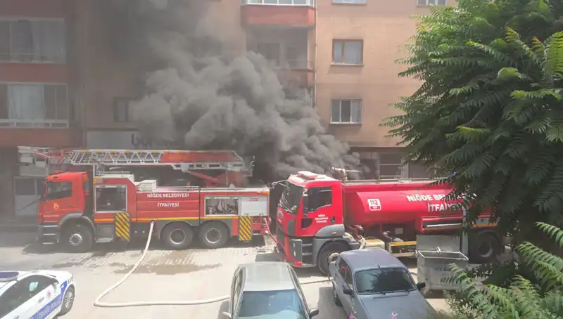 Niğde'deki Beyaz Eşya Deposunda Korkutan Yangın: Sebebi ve Sonuçları