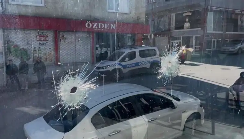 Bursa'da Kıraathaneye Yapılan Silahlı Saldırı, Şehirde Panik Yarattı