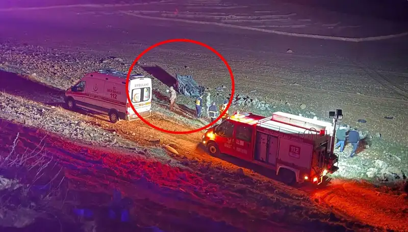 İkisi Birden Hayatını Kaybetti: Otomobil Şarampole Devrildi