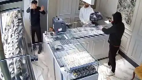 Bursa'da Kuyumcuya Soygun Girişimi: Korku Dolu Anlar Kamerada!