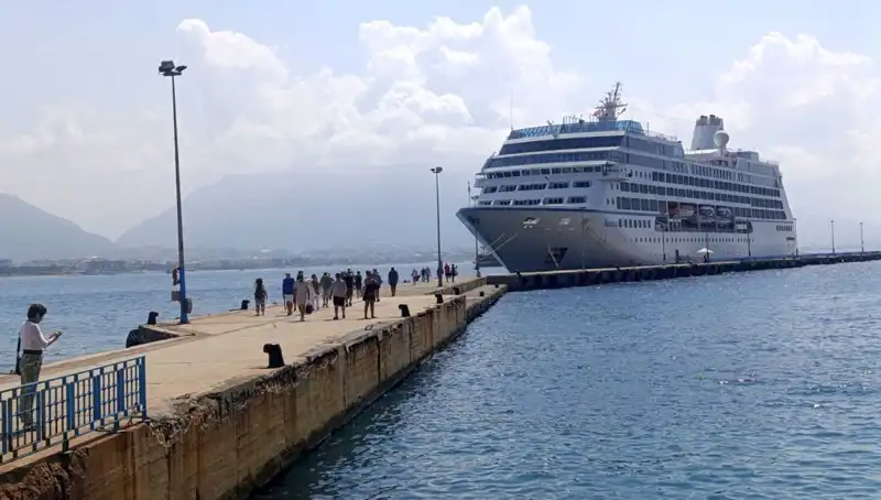 ABD'li Turistler Alanya'ya Kruvaziyerle Gelerek Yaz Tatiline Çığır Açtı