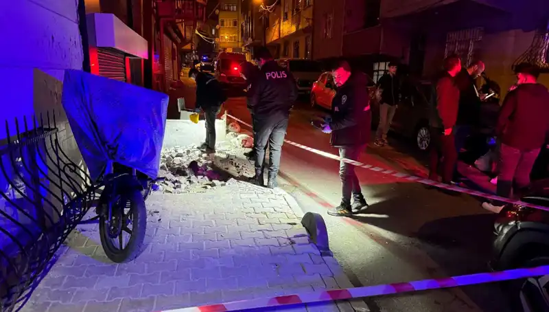 Küçükçekmece'de Plakasız Motosikletle Gerçekleşen Saldırı Herkesi Şok Etti!