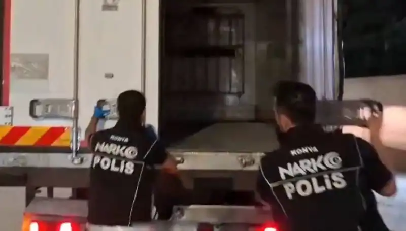 Konya'da Uyuşturucu Operasyonu: Dört Şüpheli Yakalandı, Şehirdeki Endişe Büyüyor!