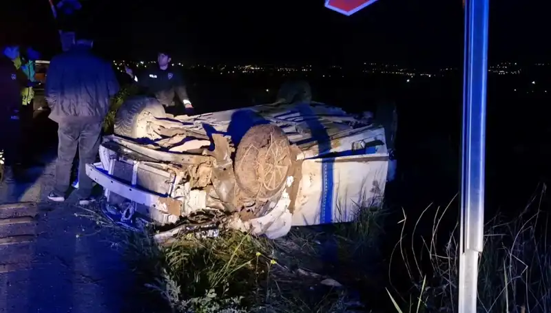 Otomobil Şarampole Devrildi: Korkunç Kazada 1 Can Gitti, 3 Yaralı