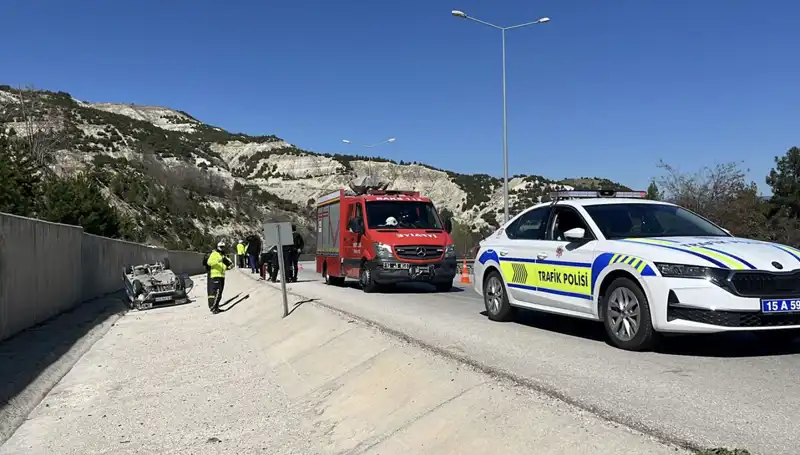 Burdur'da Feci Kaza! İki Çocuk da Yaralandı, Dört Kişi Hastaneye Kaldırıldı
