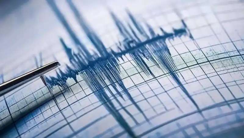 Antalya'da Gece Yarısı Şok Eden Deprem: 3.8 Büyüklüğünde Sarsıntı!