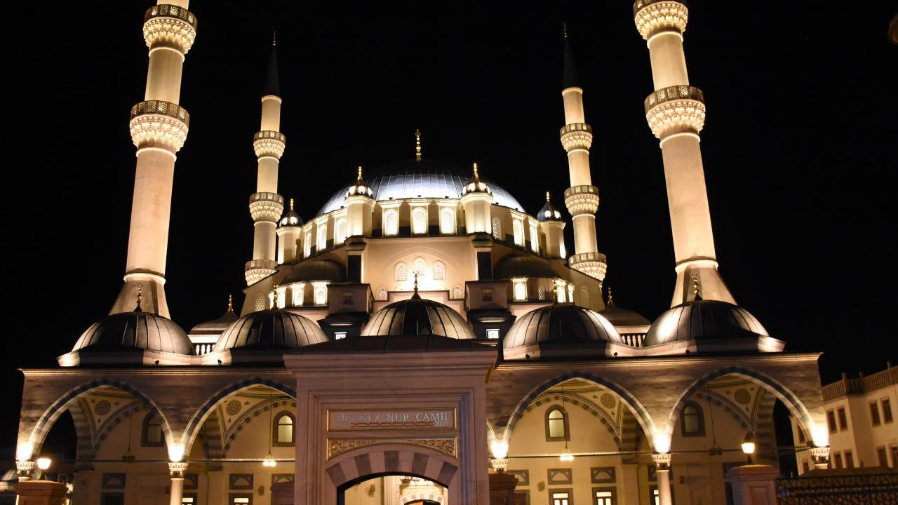 Üç Ayların İlk Kandi Regaip Kandili Yarın Kutlanacak