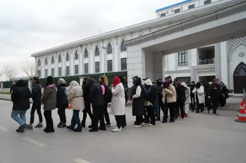 Dolandırıcılar Yapay Zeka ile Kadın Görselleri Oluşturup 483 Milyon Lira Vurdular!