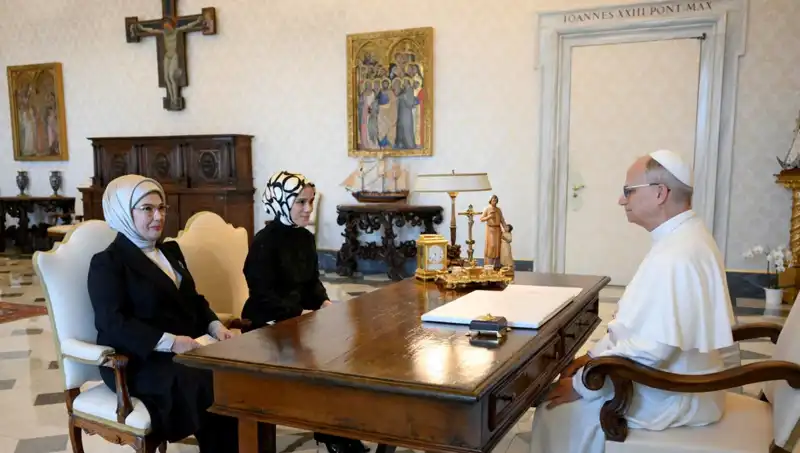 Emine Erdoğan ve Papa Leo’nun Tarihi Buluşması: Gazze Üzerine Önemli Görüşmeler