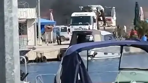 Tuzla Balıkçı Barınağında Korkutan Lastik Yangını: Neden ve Sonuçları