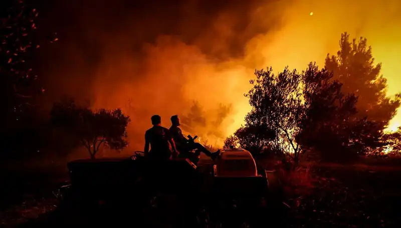 Çanakkale'de Eşzamanlı Yangın Alarmı: 785 Kişi Tahliye Edildi