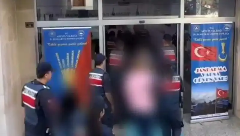 FETÖ’nün Ağlarına Darbe: 30 İlde Yapılan Operasyonda 65 Tutuklama!