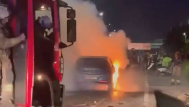 Otoyolda Dehşet! Bariyerlere Çarpan Araçta Yangın Çıktı