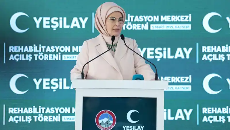 Emine Erdoğan, Bağımlılıkla Mücadelede Yenilikçi Yaklaşımlar Sunuyor