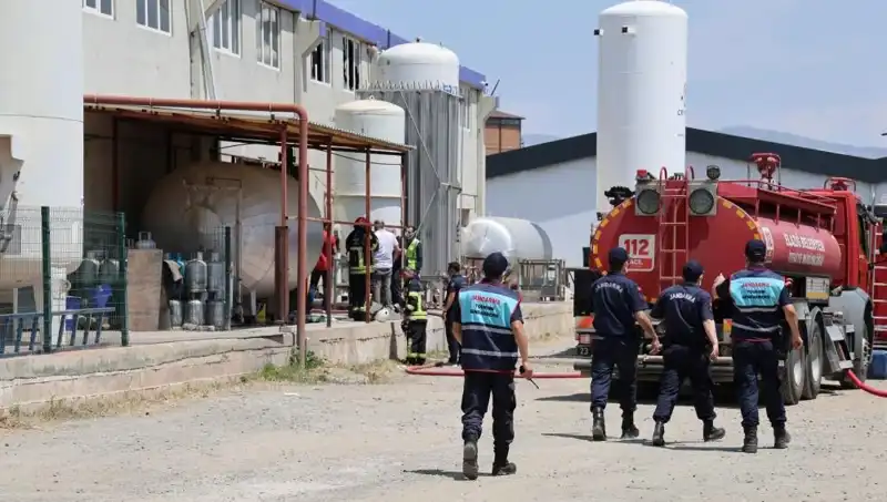 Elazığ'da Gaz Dolum Tesisinde Patlama: 4 Yaralı, Olayın Sebepleri Araştırılıyor