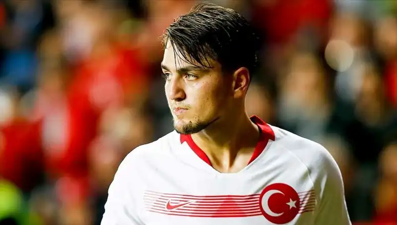 Beşiktaş'tan İddialı Girişimler: Milli Futbolcunun Kararı Merak Ediliyor