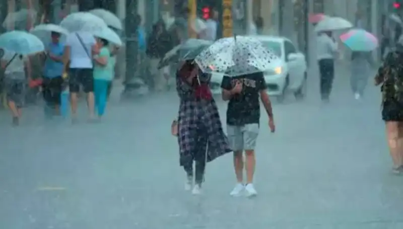 Meteoroloji Uyardı: Yangın Bölgesinde Şiddetli Rüzgar ve İstanbul'da Sağanak Yağış Tehlikesi