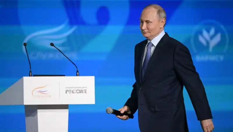 Rusya'da Yabancı Ajan Yasası: Putin'den Şoke Eden İmza
