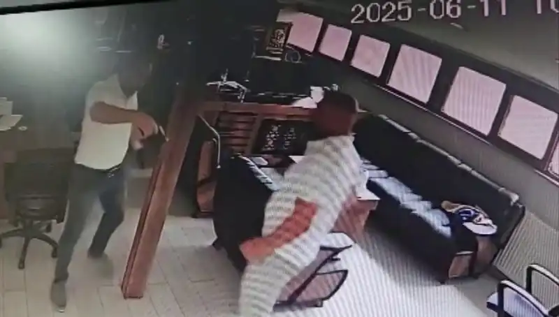 Alacak Verecek Meselesinde Kanlı Çözüm: Kalfa İş Adamını Katletti