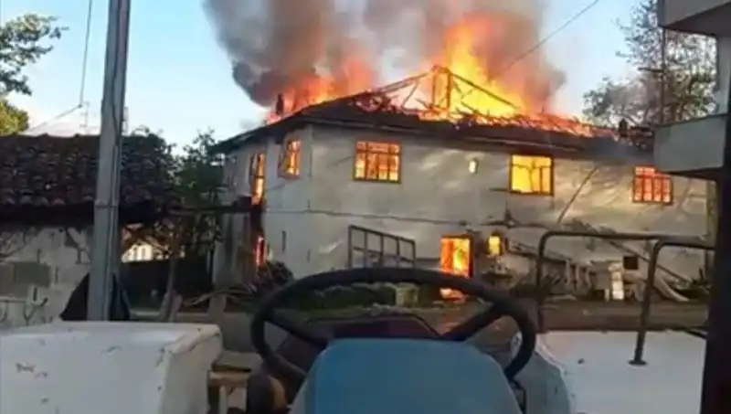 İki Katlı Evde Çıkan Yangın, Tüm Mahalleyi Korkuttu!