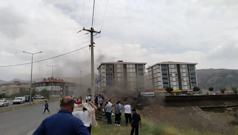 Bitlis'te Doğalgaz Hattındaki Patlama, Şehirde Korku Dolu Anlar Yaşattı
