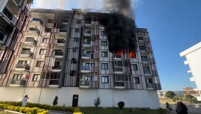 Çanakkale'de Sabahın İlk Saatlerinde Yangın Paniği: Korku Dolu Anlar