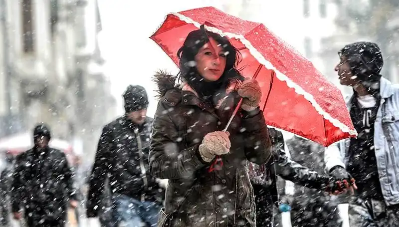 İstanbul'u Etkisi Altına Alan Soğuk Hava Dalgası, Sıcaklık 20 Derece Düşecek!