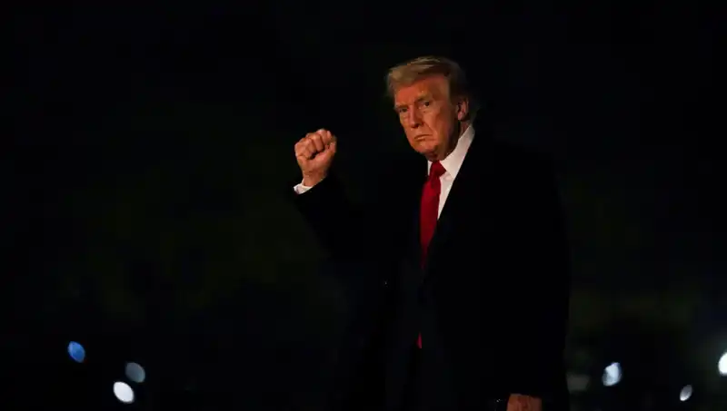 Ticaret Savaşları Gerçekten Hükümetlere Zararı Oluyor: Trump'a Destek Düşüyor