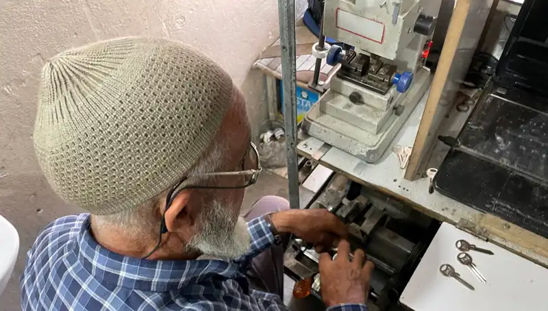 28 Yılda 4 Metrekarelik Dükkanını Bir Zamanlar Saray Gibi Yaratma Hikayesi