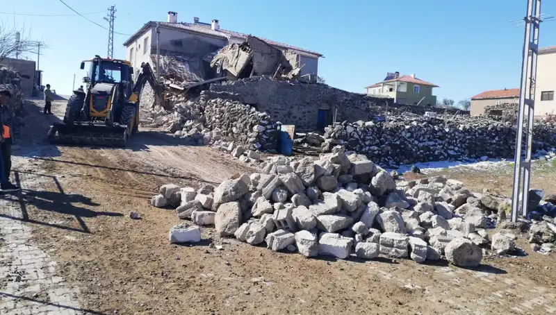 Kayseri'de Trajik Olay: Ahır Çöktü, 35 Küçükbaş ve 2 Eşek Hayatını Kaybetti