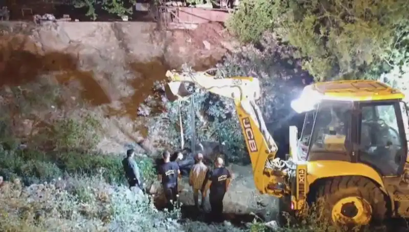 Hatay’da İneğin Kurtarılması İçin Duygulandıran Operasyon Gerçekleştirildi