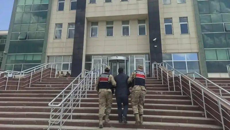 Hapis Cezasıyla Aranan Hırsız, Saklandığı Yerde Suçüstü Yakalandı!