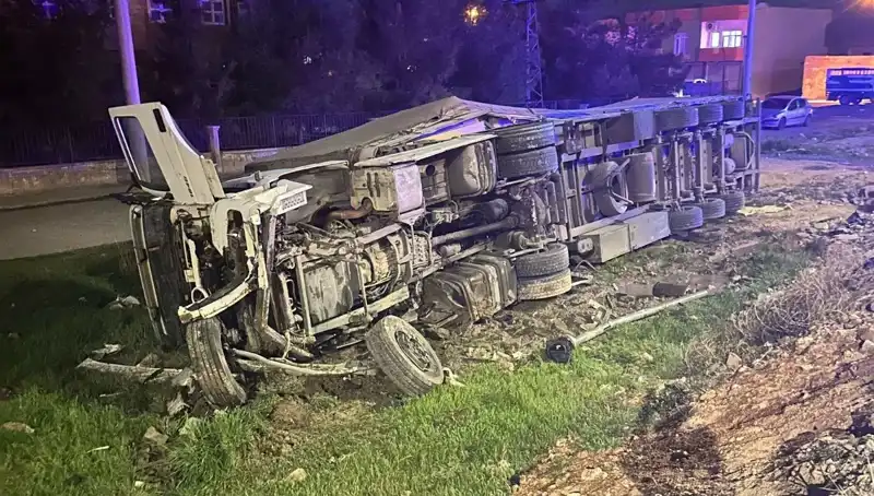 TIR Devrildi, Feci Kazada 6 Kişi Yaralandı: Olayın Detayları Şoke Ediyor