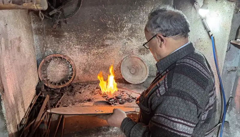 20 Metrekarelik Dükkanında Baba Mesleğini Yaşatan Usta Zanaatçı
