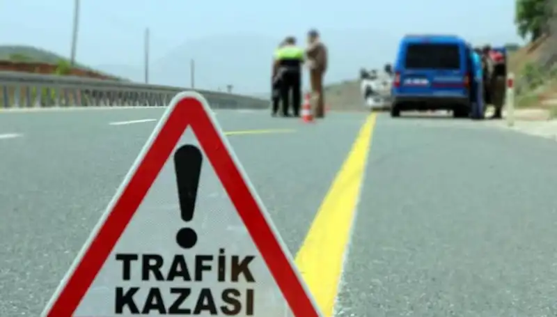 Otomobil ile Hafif Ticari Araç Çarpıştı: 6 Can Kaybı ve Acı Tablo