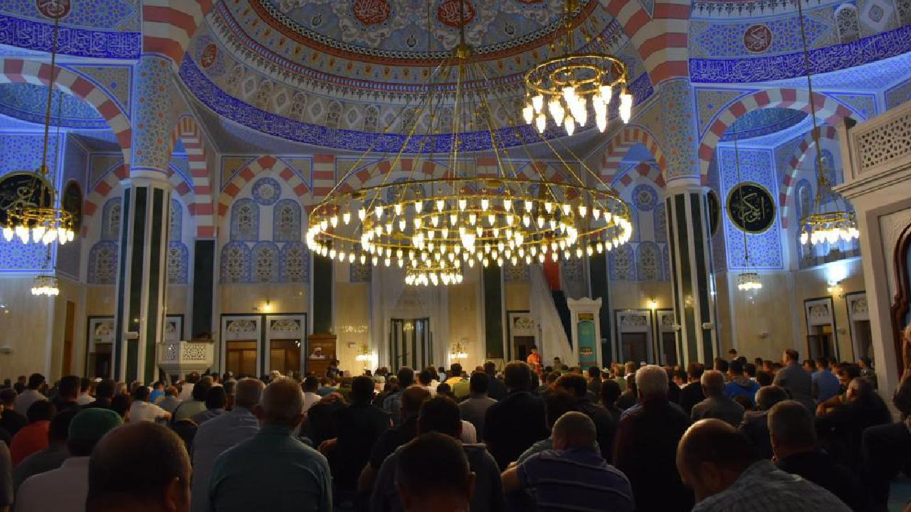 Regaib Kandili'nde Müslümanlar dualara yönelecek