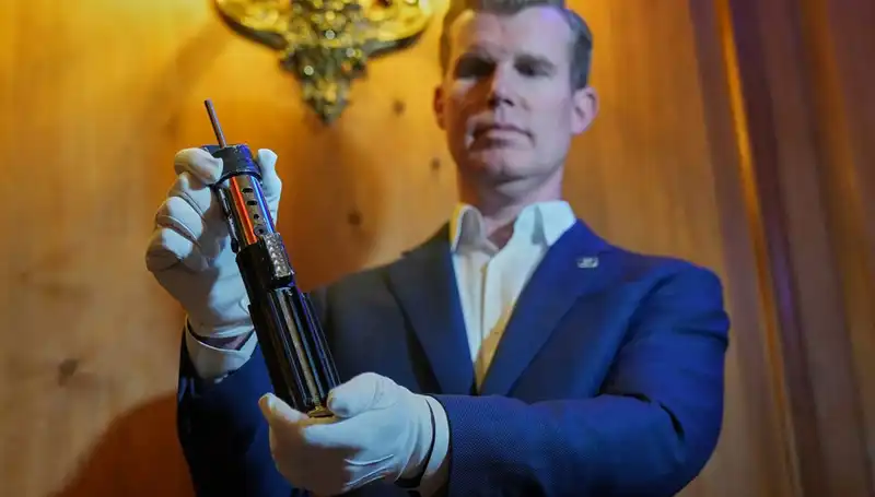 Dünya Çapında Şok! Darth Vader'ın Işın Kılıcı 3.65 Milyon Dolara Satıldı