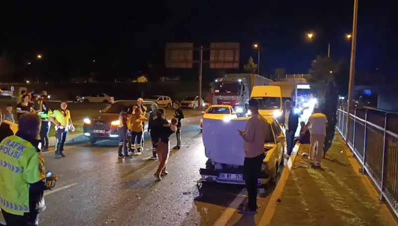 Otoyolda Kuralsız Geri Dönüş Kaza Yol Açtı: İkisi Çocuk Dört Yaralı