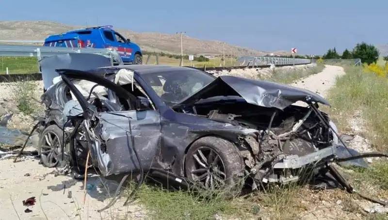 Sivas’ta İki Ayrı Trafik Kazası Korkuttu: 9 Yaralı Hastaneye Kaldırıldı